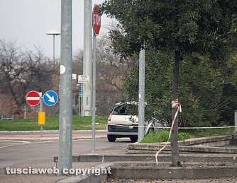Viterbo - Colpi di pistola al semaforo