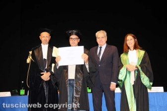 Consegna diploma di laurea agli studenti dell'università della Tuscia