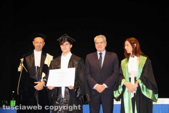 Consegna diploma di laurea agli studenti dell'università della Tuscia