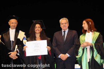 Consegna diploma di laurea agli studenti dell'università della Tuscia