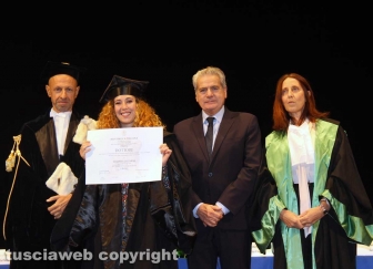 Consegna diploma di laurea agli studenti dell'università della Tuscia