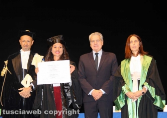 Consegna diploma di laurea agli studenti dell'università della Tuscia