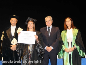 Consegna diploma di laurea agli studenti dell'università della Tuscia