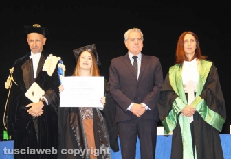 Consegna diploma di laurea agli studenti dell'università della Tuscia
