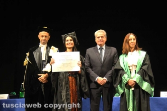 Consegna diploma di laurea agli studenti dell'università della Tuscia