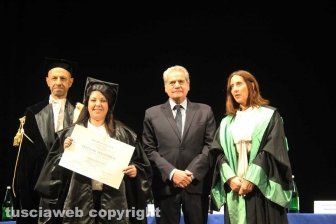 Consegna diploma di laurea agli studenti dell'università della Tuscia