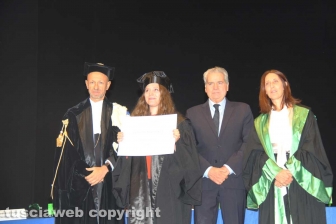 Consegna diploma di laurea agli studenti dell'università della Tuscia