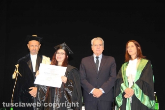 Consegna diploma di laurea agli studenti dell'università della Tuscia