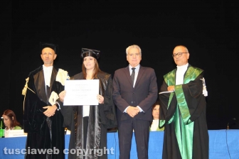 Consegna diploma di laurea agli studenti dell'università della Tuscia