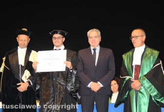 Consegna diploma di laurea agli studenti dell'università della Tuscia