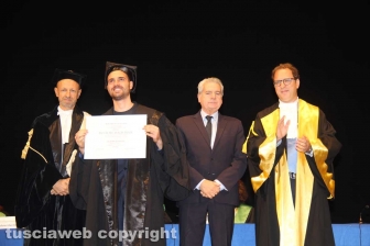 Consegna diploma di laurea agli studenti dell'università della Tuscia