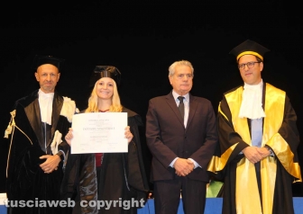 Consegna diploma di laurea agli studenti dell'università della Tuscia