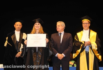 Consegna diploma di laurea agli studenti dell'università della Tuscia