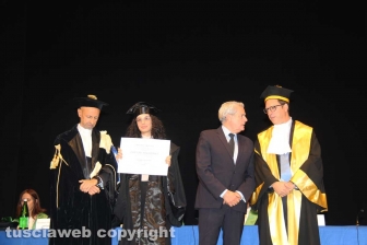 Consegna diploma di laurea agli studenti dell'università della Tuscia
