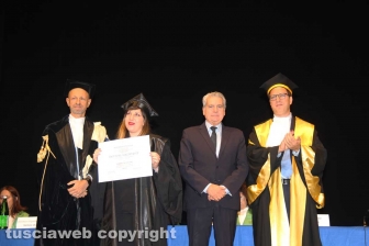 Consegna diploma di laurea agli studenti dell'università della Tuscia