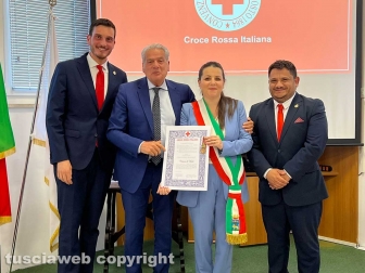 Viterbo - Consegna delle medaglie di benemerenza della Croce rossa