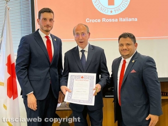Viterbo - Consegna delle medaglie di benemerenza della Croce rossa