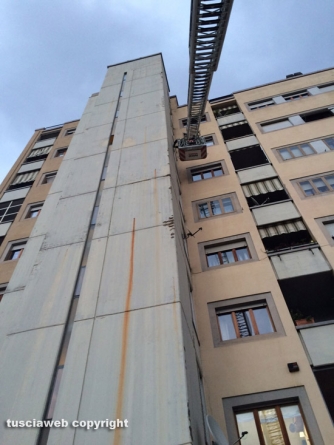 Cornicione pericolante in viale Baracca