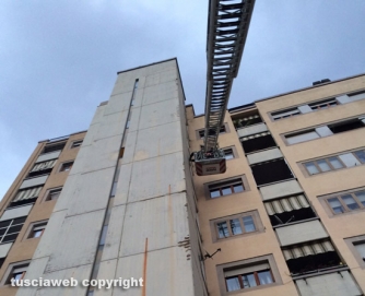Cornicione pericolante in viale Baracca