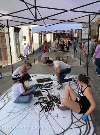 Corpus Domini, i preparativi dell'infiorata di Bolsena