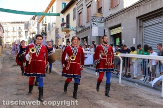 Ronciglione - Corse a vuoto 2017 - Musici e sbandieratori