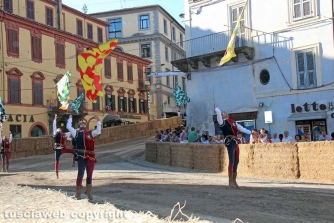 Corse a vuoto, il Campanone suona a festa