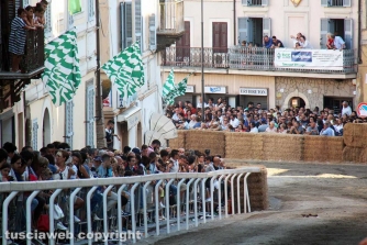 Corse a vuoto, il Campanone suona a festa
