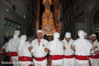 Corso Italia, piazza del Teatro, la salita e l'arrivo