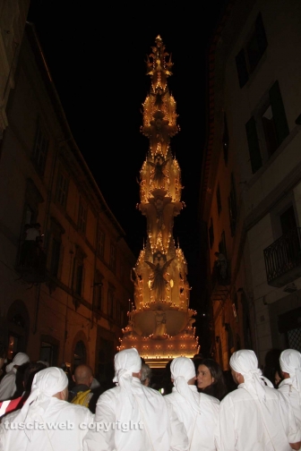 Corso Italia, piazza del Teatro, la salita e l'arrivo