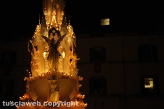 Corso Italia, piazza del Teatro, la salita e l'arrivo