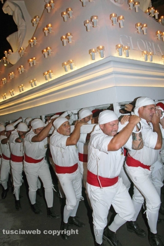 Corso Italia, piazza del Teatro, la salita e l'arrivo