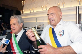 Corso Italia, piazza del Teatro, la salita e l'arrivo