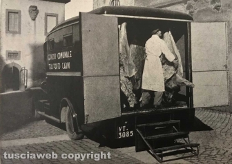 Viterbo - Trasporto carni alle cucine dell'ospedale, anni '30