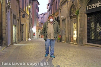Viterbo - Coronavirus - La gente in strada e nei negozi