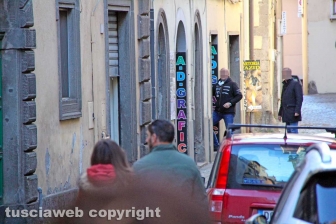 Viterbo - Coronavirus - La gente in strada e nei negozi