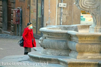 Viterbo - Coronavirus - La gente in strada e nei negozi