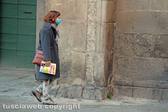 Viterbo - Coronavirus - La gente in strada e nei negozi
