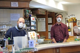 Viterbo - Coronavirus - La gente in strada e nei negozi