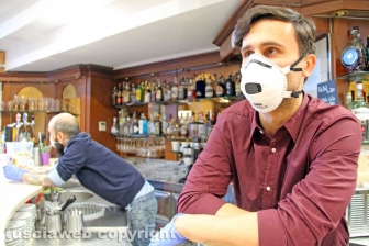 Viterbo - Coronavirus - La gente in strada e nei negozi