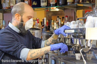 Viterbo - Coronavirus - La gente in strada e nei negozi