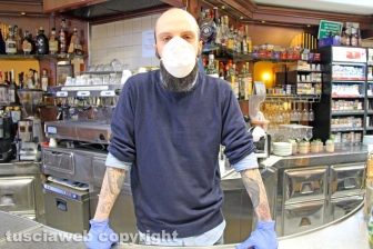 Viterbo - Coronavirus - La gente in strada e nei negozi