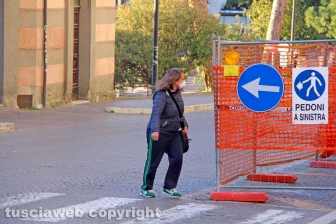Viterbo - Coronavirus - La gente in strada e nei negozi