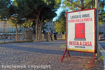 Viterbo - Coronavirus - La gente in strada e nei negozi