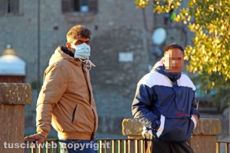 Viterbo - Coronavirus - La gente in strada e nei negozi
