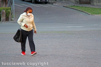 Viterbo - Coronavirus - La gente in strada e nei negozi