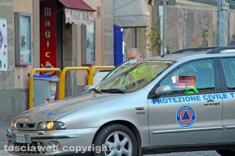 Viterbo - Coronavirus - La gente in strada e nei negozi