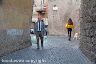 Viterbo - Coronavirus - La gente in strada e nei negozi