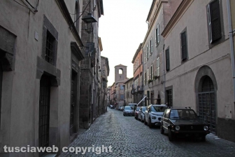 Viterbo - Coronavirus - La gente in strada e nei negozi