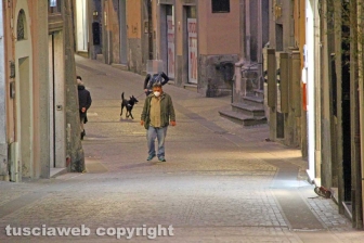 Viterbo - Coronavirus - La gente in strada e nei negozi