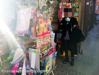 Viterbo - Coronavirus - La gente in strada e nei negozi